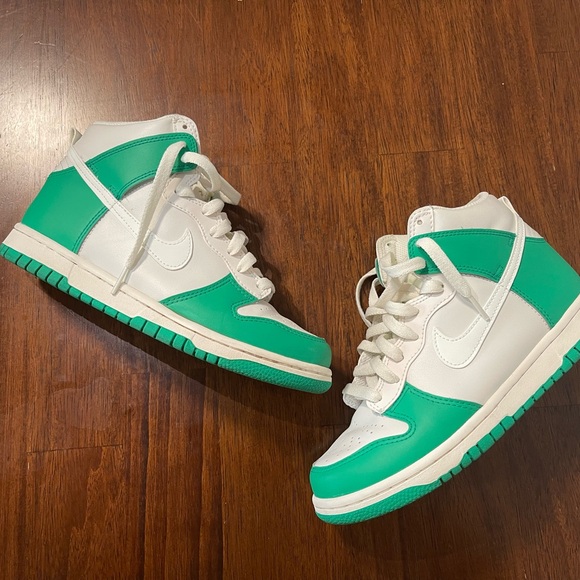 Nike shoes - Picture 4 of 7